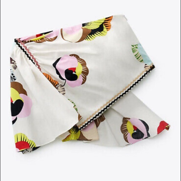 Zara Bloggers Favorite Printed Asymmetric Crop Top - Picture 6 of 11